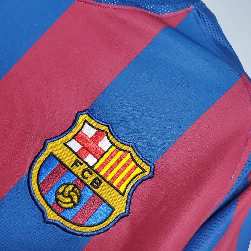 camiseta barcelona 2005 06 escudo