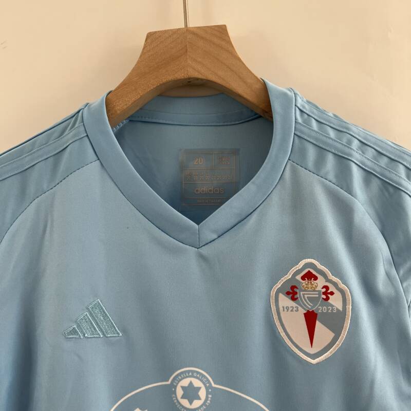 camiseta celta 2024 cuello en v