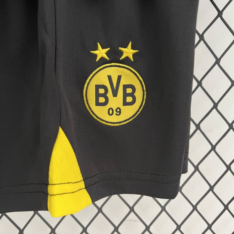 pantalon corto dortmund negra escudo
