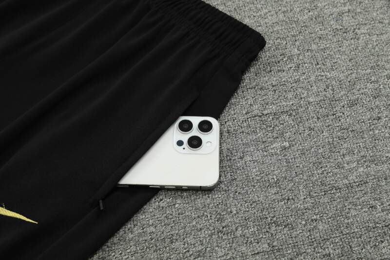 Chandal-FC-Barcelona-beige-logo