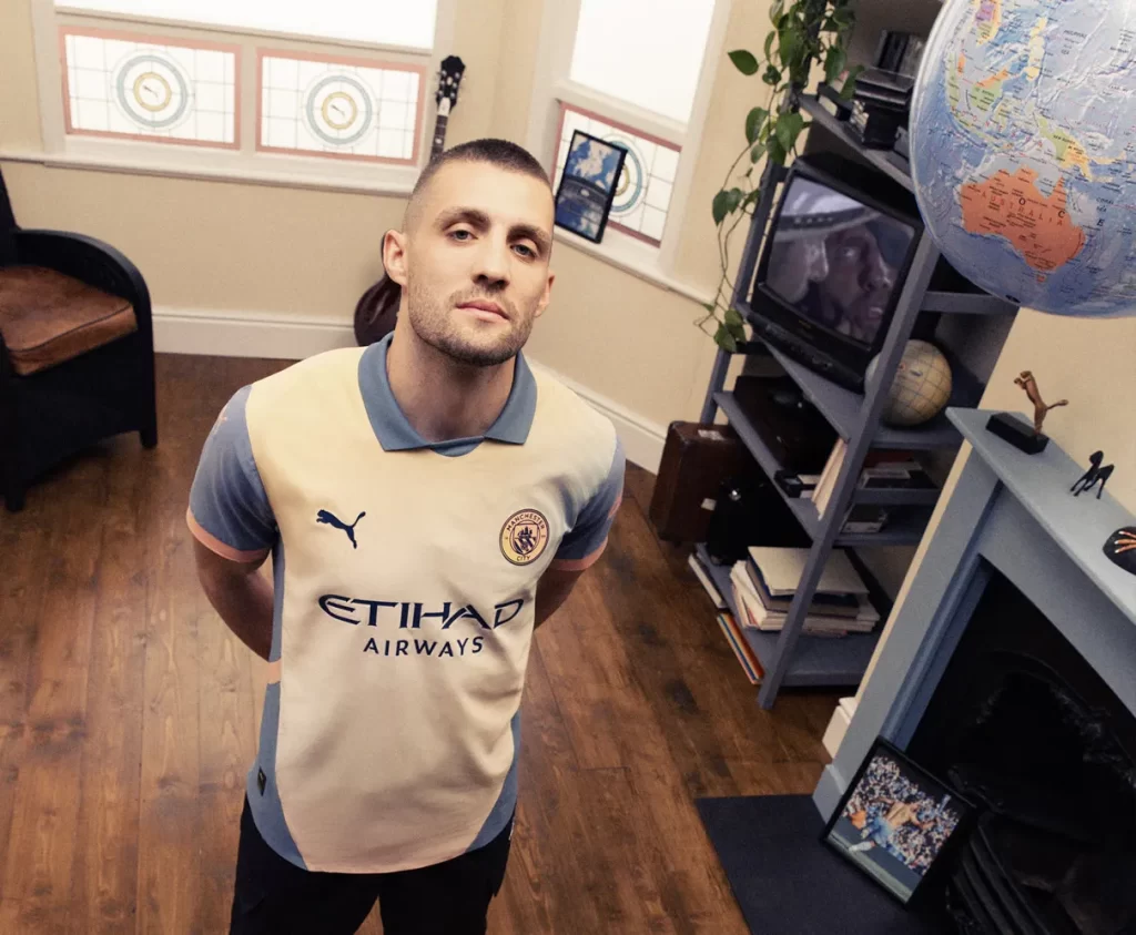 Camiseta-manchester-city-cuarta-equipacion-oasis-2024-2025-imagen