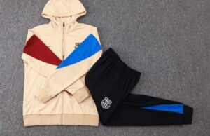 Chandal FC Barcelona con Capucha Crema 2024-2025 post