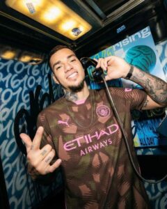 camiseta-manchester-city-portero-1-2024-2025-imagen