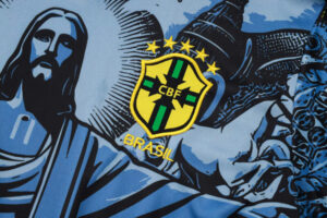 conjunto-de-entrenamiento-brasil-gris-azulada-manga-corta-2024-2025-escudo