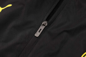 chandal-borussia-dortmund-capucha-2023-2024-sierre-escudo