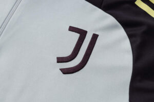 chandal-juventus-2024-2025-escudo