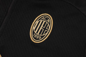 chandal-ac-milan-negro-2024-2025-escudo