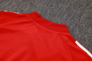chandal-arsenal-rojo-2025-2026-cuello-trasero