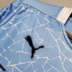 Camiseta Primera equipación Stadium Manchester City 2020/21 diseño del logo