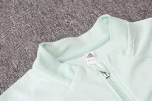 Sudadera España 2020/21 diseño de cuello