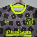 Camiseta calentamiento Atlético de Madrid 2020/21 diseño del cuello