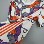 Camiseta calentamiento Pre Match Arsenal 2020/21 diseño lateral 2