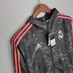 Cortavientos Real Madrid 2020/21 diseño lateral