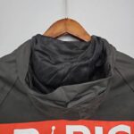 Cortavientos París Saint-Germain 2020/21 diseño dorsal ccapucha