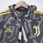 Cortavientos Juventus Black Phnom Penh 2021/22 diseño frontal