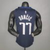 Camiseta Mavericks Lone Ranger Theme Limited Edition Dončić 77 diseño dorsal