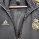 Cortavientos Real Madrid 2020/21 diseño frontal