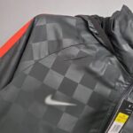 Cortavientos Liverpool Black Plaid 2021/22 diseño de logo