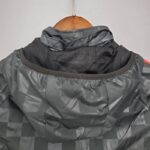 Cortavientos Liverpool Black Plaid 2021/22 diseño capucha