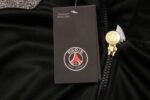 Chaqueta con capucha París Saint-Germain etiqueta