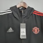 Cortavientos Manchester United diseño de cuello