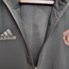 Cortavientos Manchester United diseño de cuello abierto