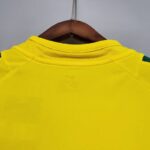 Camiseta local Retro Brasil 2002 diseño dorsa cuello