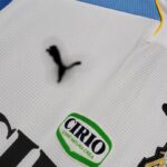Camiseta alternativa Retro Lazio 2000/01 diseño de logo