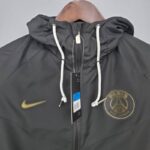 cortavientos París Saint-Germain etiqueta