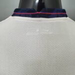 Primera equipación Player Version Inglaterra 2020/21 diseño de cuelo dorsal