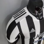 Primera equipación Player Version Juventus 2021/22 diseño lateral
