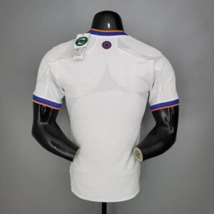 Primera equipación Player Version Real Madrid 2021/22 diseño dorsal