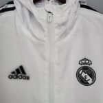 Cortavientos Real Madrid 2021/22 diseño frontal