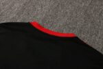 Camiseta calentamiento Manchester United 2021/22 diseño de cuello dorsal