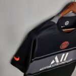 tercera camiseta psg negro pecho lateral