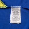 La sudadera de entrenamiento de la Juventus está diseñada para ofrecerte velocidad en el terreno de juego. El diseño de secado rápido integra un tejido elástico y transpirabilidad estratégica para que mantengas la concentración durante el entrenamiento. Las aberturas invisibles para los pulgares permiten que las mangas se mantengan en su sitio mientras te mueves y permanecen escondidas cuando no se usan. Detalles del producto Ajuste entallado a medida Diseño con cremallera de 1/4 100 % poliéster Lavar a máquina Color mostrado: Azul/Amarillo INFORMACIÓN ADICIONAL SOBRE EL CUIDADO Usar solo detergentes suaves Lavar las prendas junto a otras de colores similares Lavar y planchar las prendas del revés a temperaturas bajas Lavar con las cremalleras cerradas