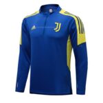 La sudadera de entrenamiento de la Juventus está diseñada para ofrecerte velocidad en el terreno de juego. El diseño de secado rápido integra un tejido elástico y transpirabilidad estratégica para que mantengas la concentración durante el entrenamiento. Las aberturas invisibles para los pulgares permiten que las mangas se mantengan en su sitio mientras te mueves y permanecen escondidas cuando no se usan. Detalles del producto Ajuste entallado a medida Diseño con cremallera de 1/4 100 % poliéster Lavar a máquina Color mostrado: Azul/Amarillo INFORMACIÓN ADICIONAL SOBRE EL CUIDADO Usar solo detergentes suaves Lavar las prendas junto a otras de colores similares Lavar y planchar las prendas del revés a temperaturas bajas Lavar con las cremalleras cerradas
