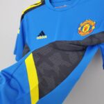 Camiseta calentamiento Manchester United 2021/22