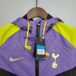 Cortavientos Tottenham Hotspur 2021/22 diseño frontal