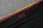 Logo 2 del pantalon de la tercena equipacion ajax bob marley