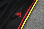 Logo del pantalon de la tercena equipacion ajax bob marley