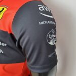 Polo Ferrari 2022 hombro 2