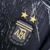 camiseta negra de argentina 2021 escudo