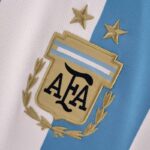 Camiseta Argentina Mundial Qatar 2022 Versión jugador escudo
