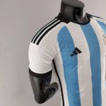 Camiseta Argentina Mundial Qatar 2022 versión jugador lateral
