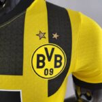 Camiseta Borussia Dortmund Primera Equipación 2022-2023 Versión jugador escudo