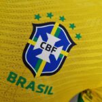 Camiseta Brasil Mundial Qatar 2022 Versión jugador escudo