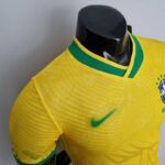 Camiseta Brasil Mundial Qatar 2022 Versión jugador lateral