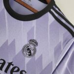 Camiseta Real Madrid Segunda Equipación 2022-2023 Versión Fan escudo