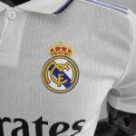 Camiseta Real Madrid Segunda Equipación 2022-2023 Versión Jugador escudo